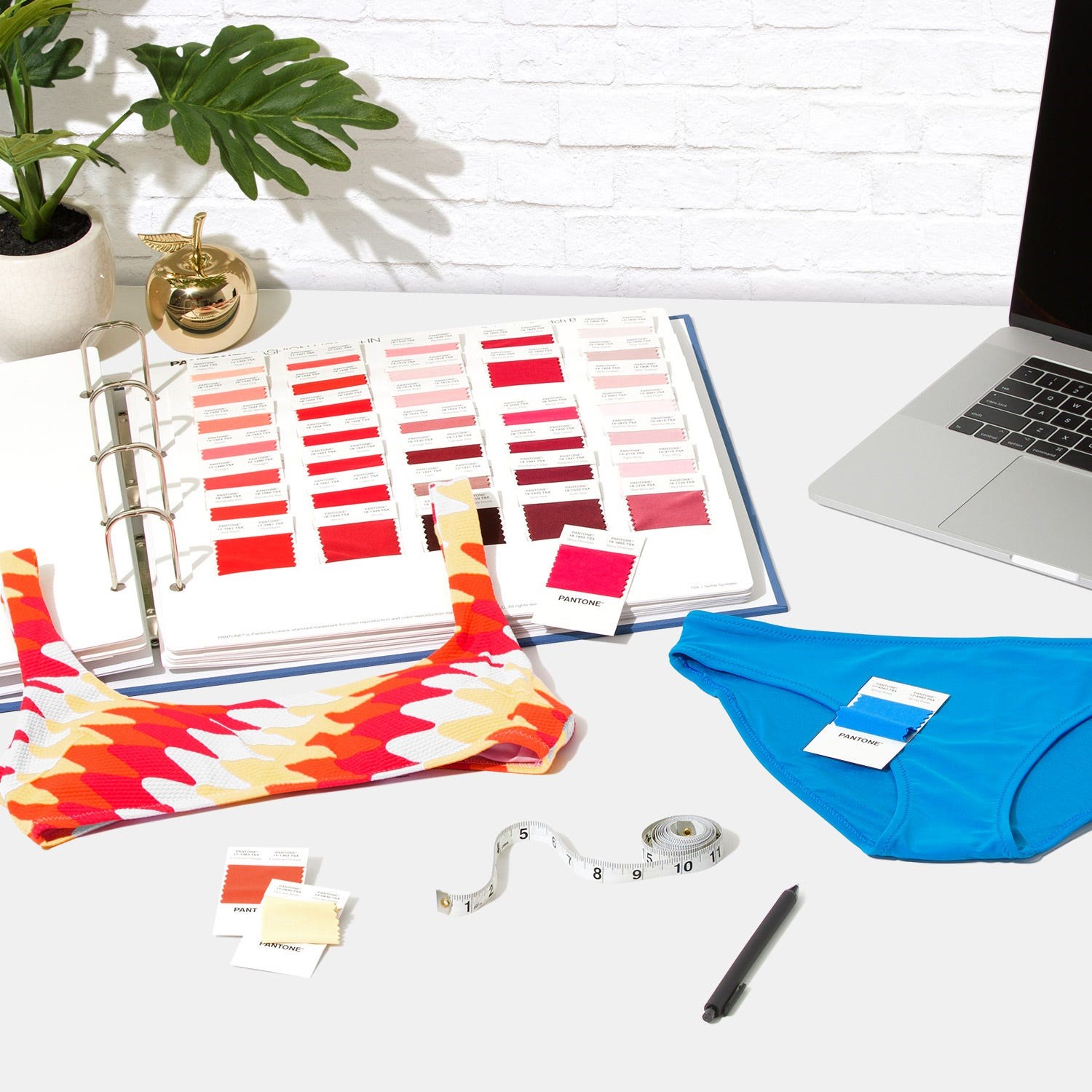 PANTONE Fashion & Home Polyester Swatch Book 